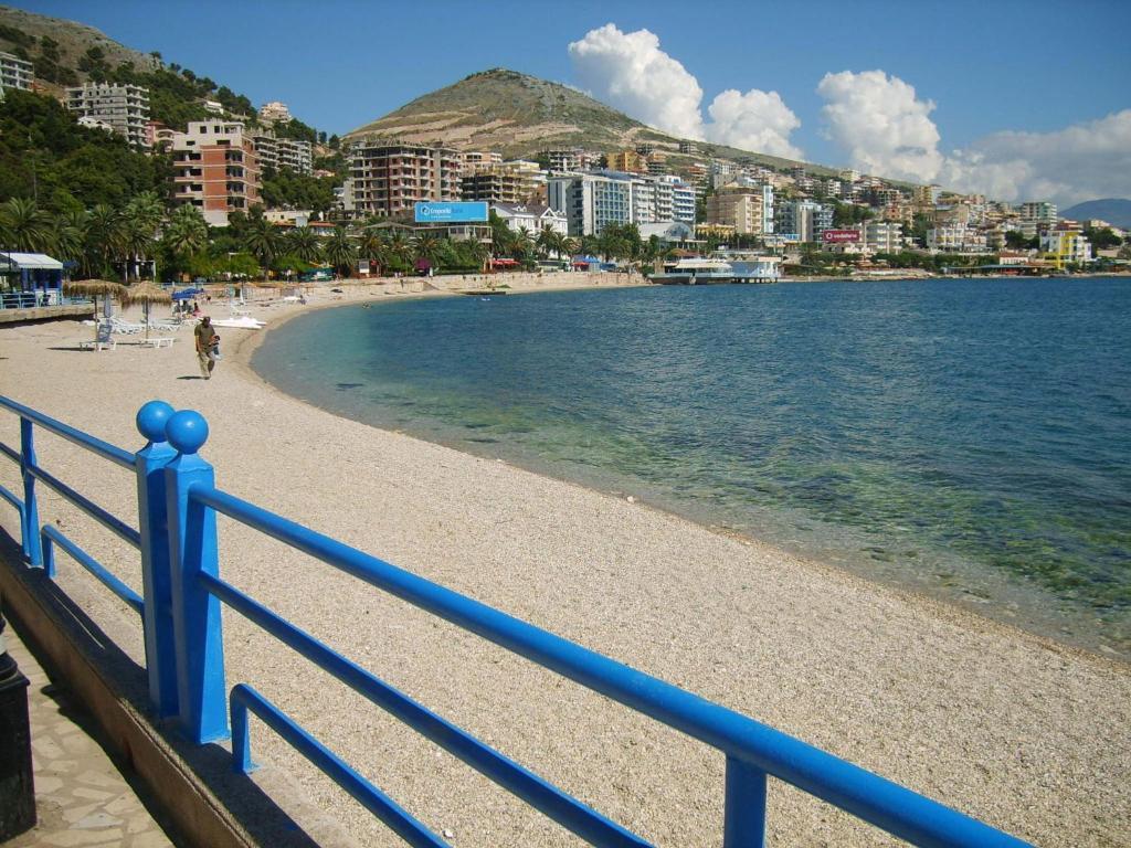 Hotel Alina Saranda Extérieur photo