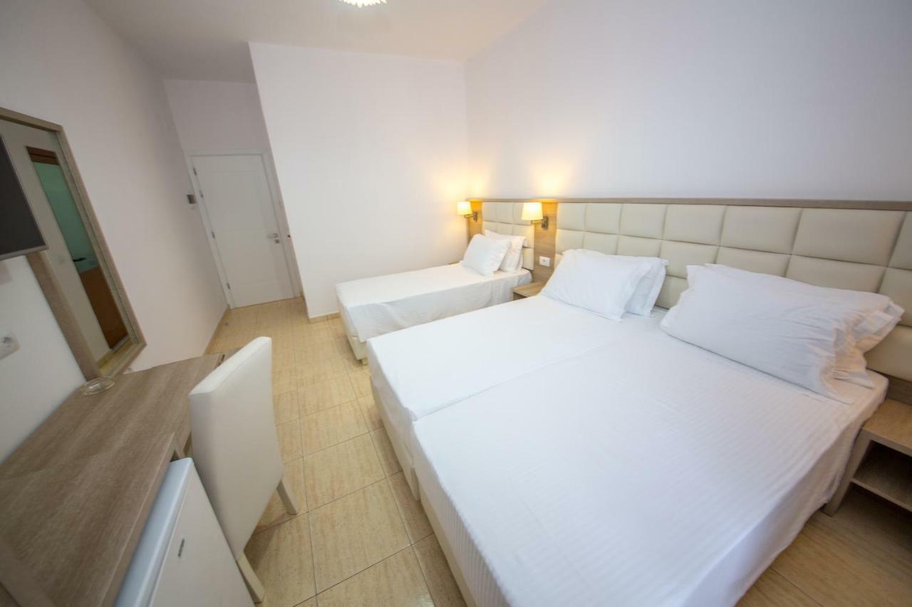 Hotel Alina Saranda Extérieur photo