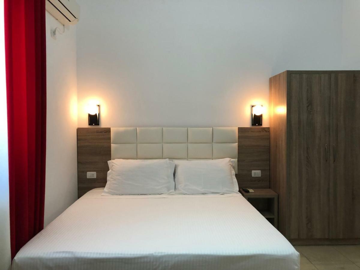 Hotel Alina Saranda Extérieur photo