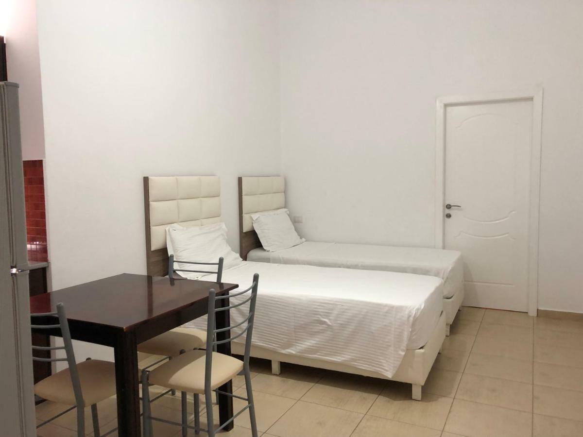 Hotel Alina Saranda Extérieur photo